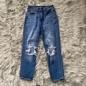 Hollister Ultra High Rise Ripped Mom Jeans